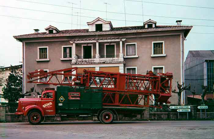 Old Pingon tower crane